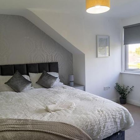 סוליהול Spacious 15 Guest Home With 9 Beds In Shirley מראה חיצוני תמונה