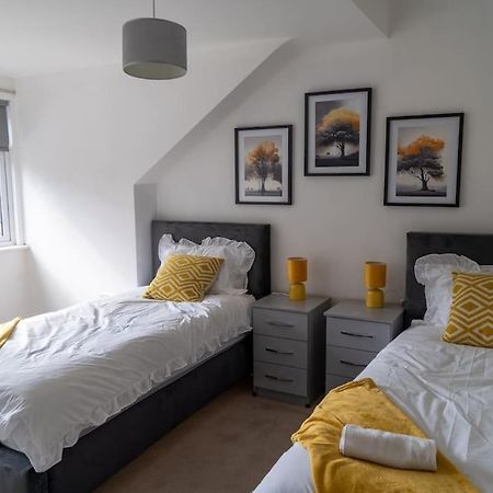סוליהול Spacious 15 Guest Home With 9 Beds In Shirley מראה חיצוני תמונה