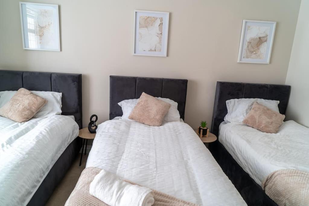 סוליהול Spacious 15 Guest Home With 9 Beds In Shirley מראה חיצוני תמונה