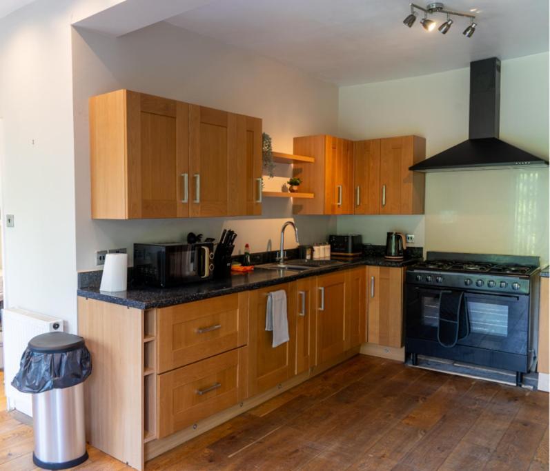סוליהול Spacious 15 Guest Home With 9 Beds In Shirley מראה חיצוני תמונה