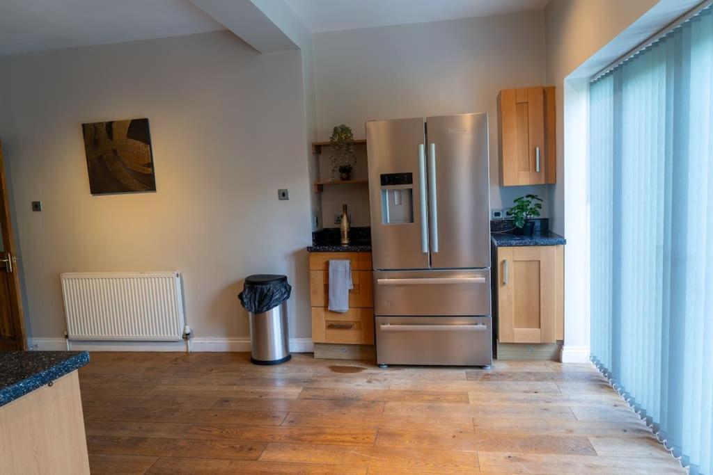 סוליהול Spacious 15 Guest Home With 9 Beds In Shirley מראה חיצוני תמונה