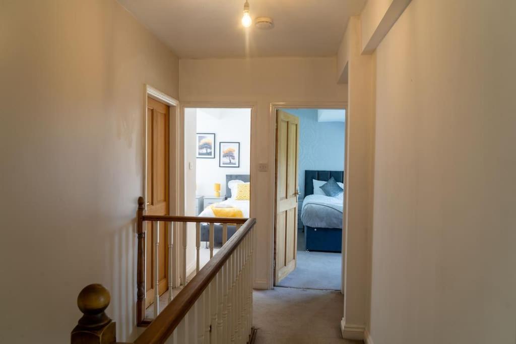 סוליהול Spacious 15 Guest Home With 9 Beds In Shirley מראה חיצוני תמונה