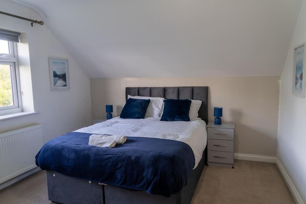 סוליהול Spacious 15 Guest Home With 9 Beds In Shirley מראה חיצוני תמונה