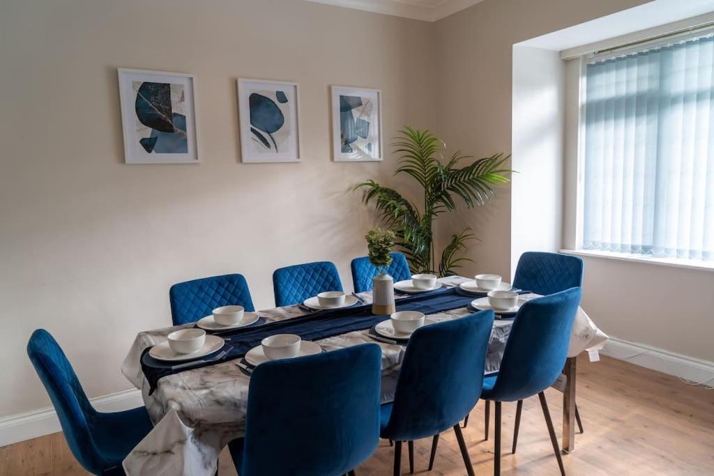 סוליהול Spacious 15 Guest Home With 9 Beds In Shirley מראה חיצוני תמונה