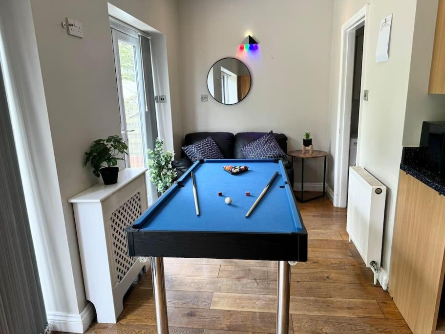 סוליהול Spacious 15 Guest Home With 9 Beds In Shirley מראה חיצוני תמונה