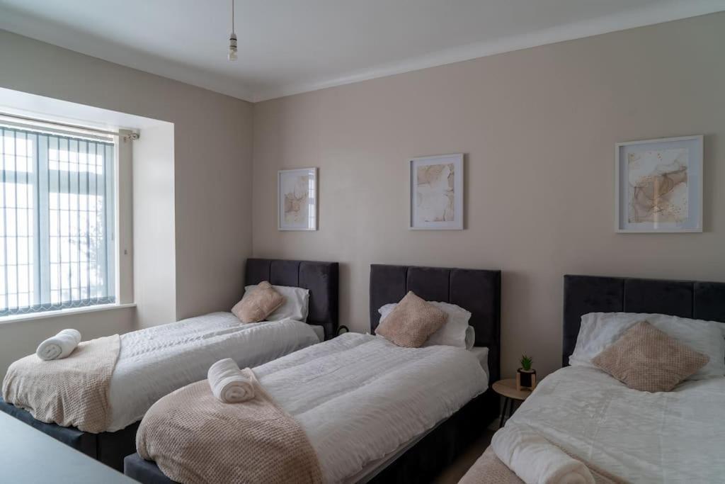 סוליהול Spacious 15 Guest Home With 9 Beds In Shirley מראה חיצוני תמונה