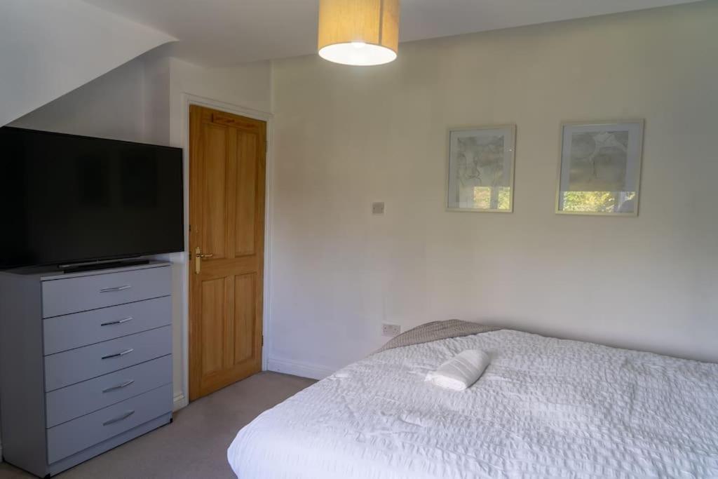 סוליהול Spacious 15 Guest Home With 9 Beds In Shirley מראה חיצוני תמונה